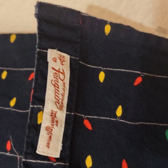 SLIGHTLY USED AN ORIGINAL PENGUIN SHORT SLEEVE SHIRT WITH CHRISTMAS LIGHT PRINT - Picture 4 of 9